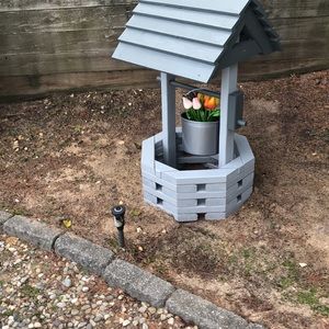 Yard wishing well